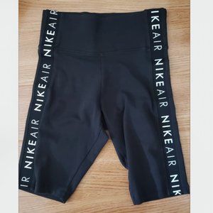 Women's Nike Air 7" Shorts (Size XS)